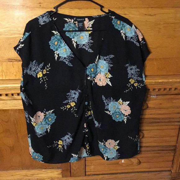 torrid Tops - Torrid Whisigoth Floral V-Neck Button Front Blouse Size 0/XL